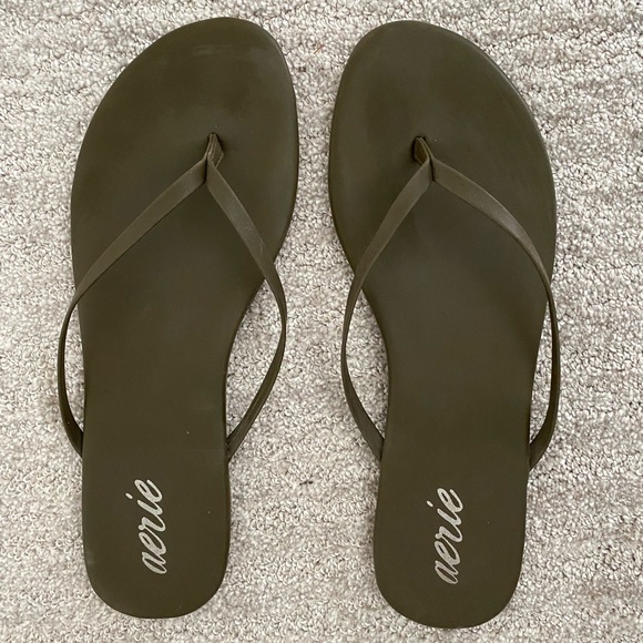Aerie ladies U.S size 10 flip flops. Worn twice. - Picture 1 of 3
